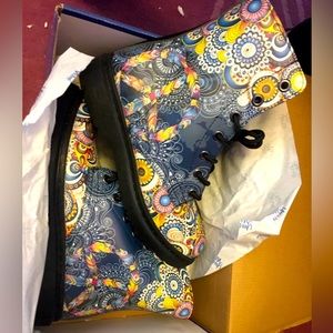 Brand new Yes We Vibe boots!